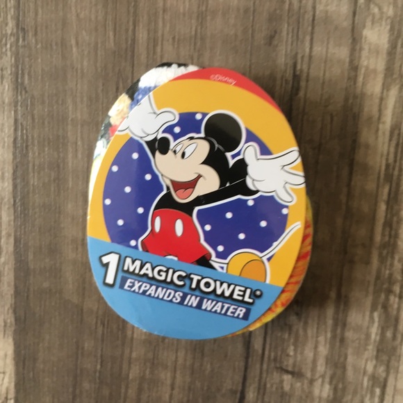 **LAST CHANCE!! FREE! Gift w/ Purchase! Mickey Mouse bundle - Picture 2 of 9